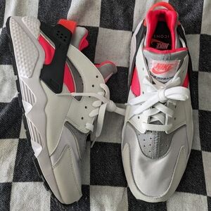 Nike Huarache Women 10.5 Icon Flip Silver White Infrared DX4259-100 2021
